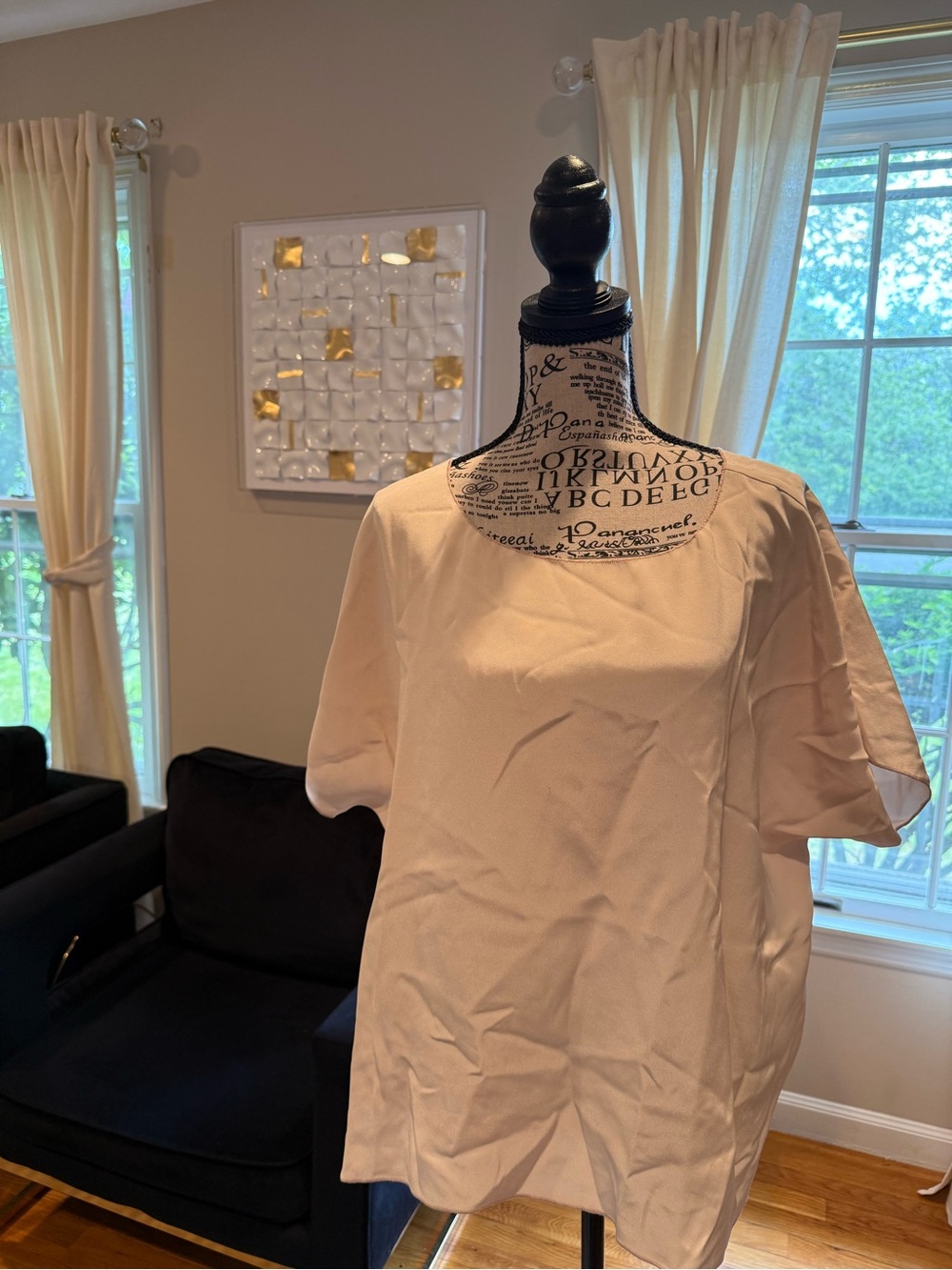 SHI 100% pure silk Short-Sleeve Tee in Light Cream